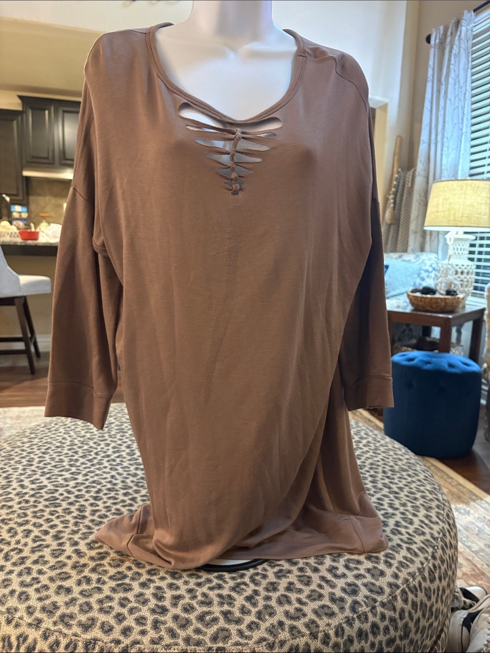 Tresics Women's Brown Cutout V-Neck Long Sleeve Top